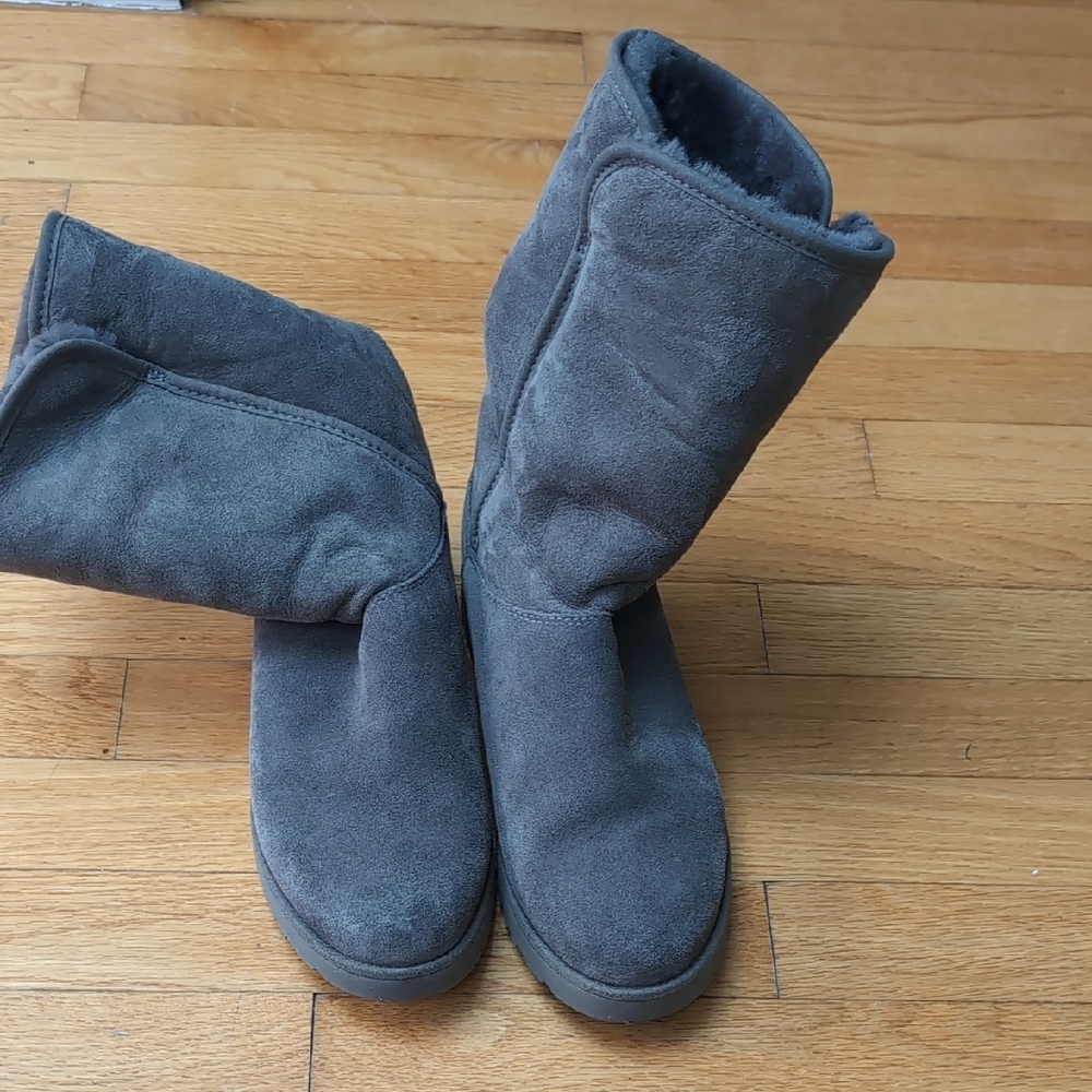 Women's Gray Suede Boots